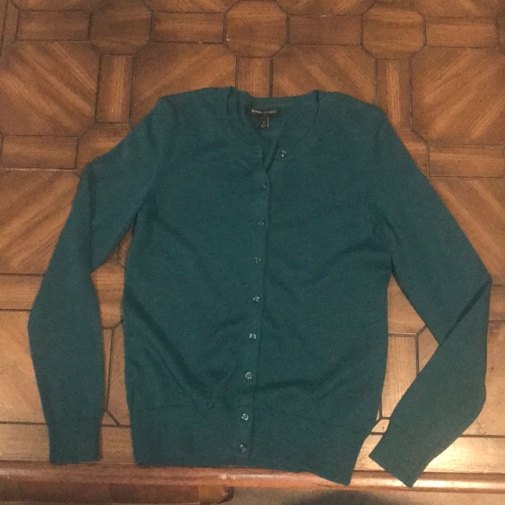 Banana Republic sweater like new!!!! Small!!